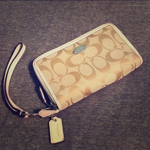 Coach wristlet wallet